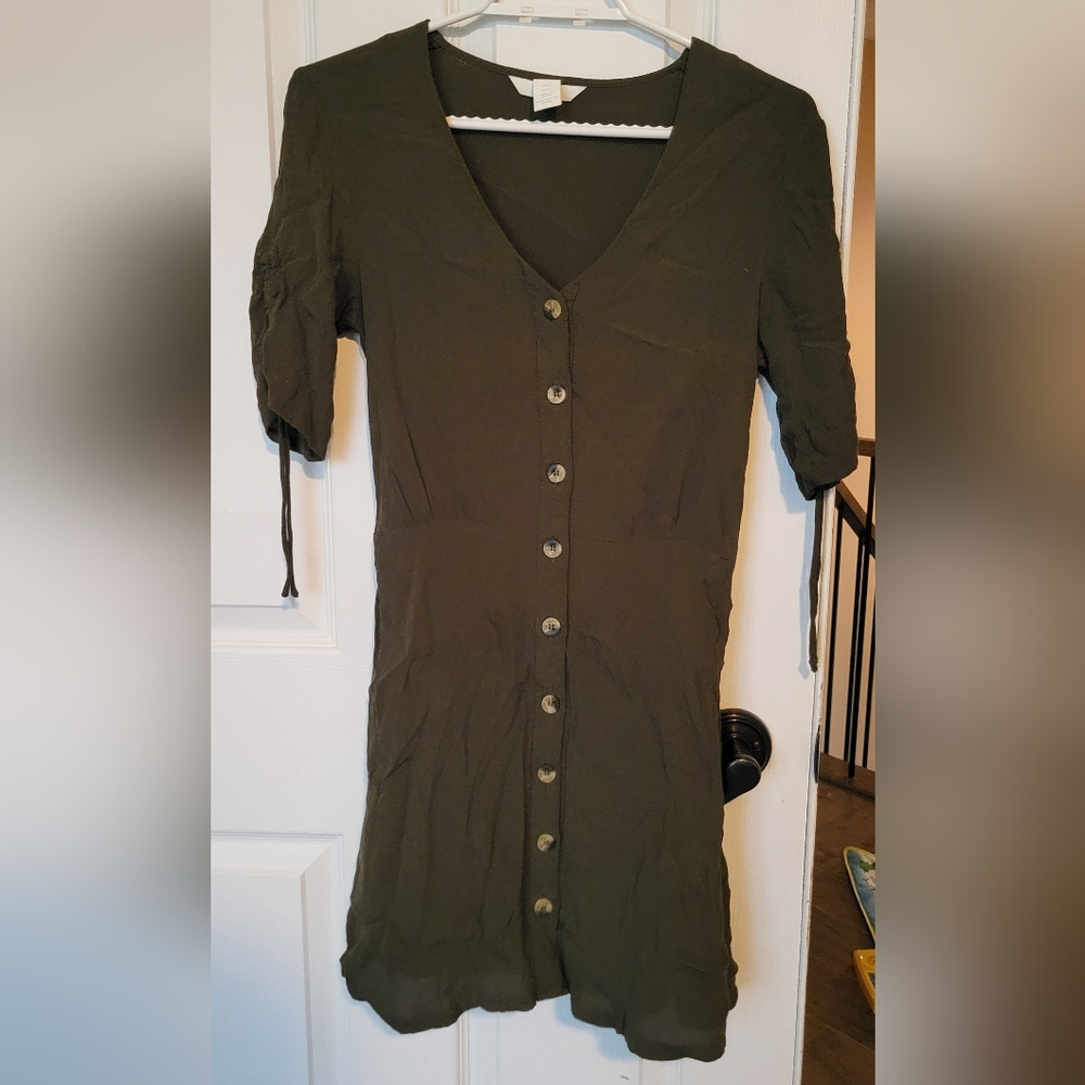 H&M Green Ribbed Sheath Dress with V-Neck